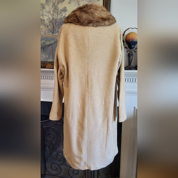 Vintage 40s Oriental by J.J. O'Donnell Beige Cashmere Swing Coat with Fur Collar - Picture 3 of 16